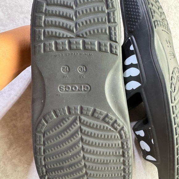 Crocs Black and White Heart Sandals - Picture 4 of 4